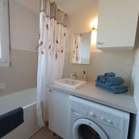Apartment Meuble Centre-ville Avec Parking & Balcon *
